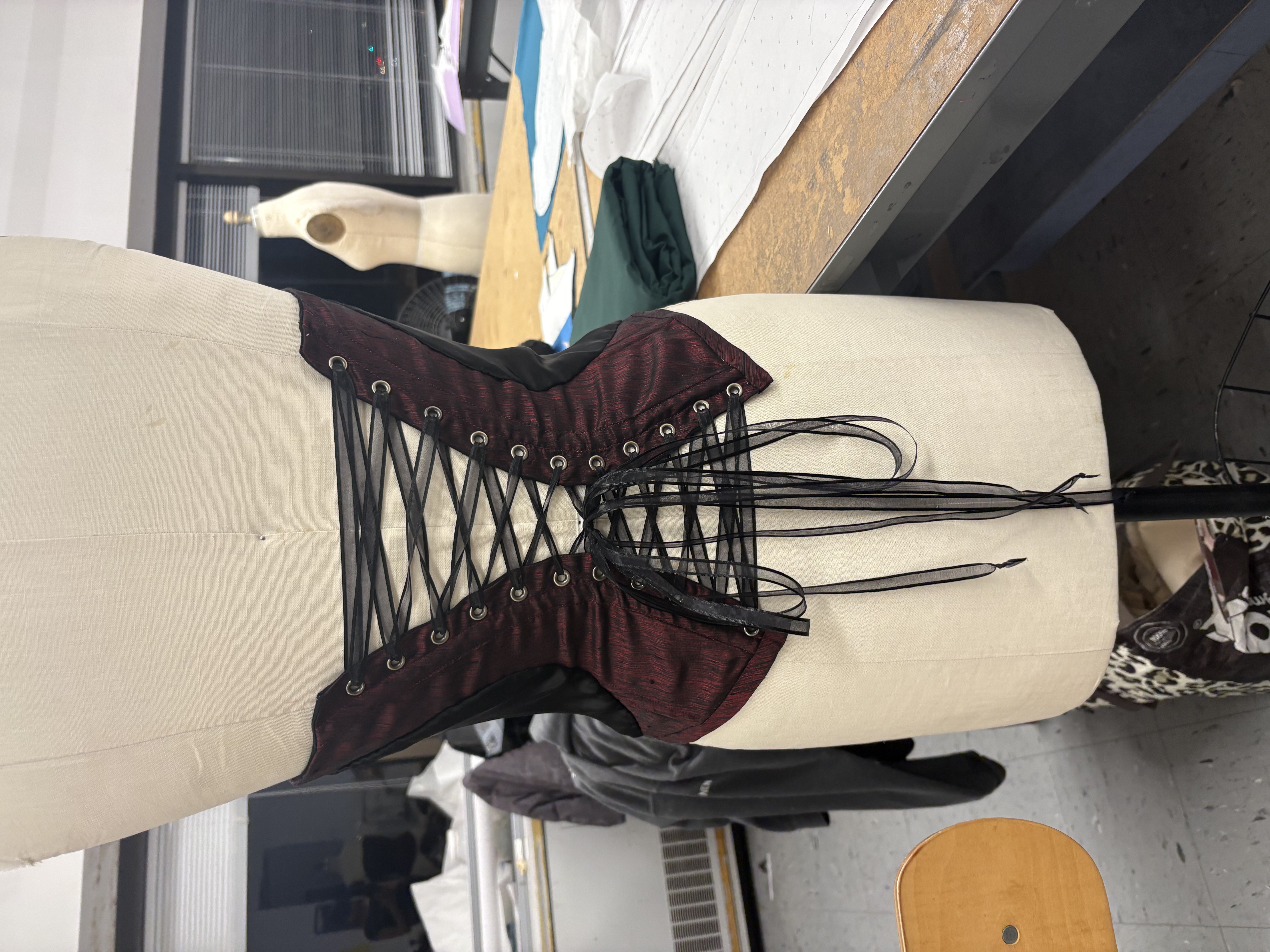 Wine corset, lacing